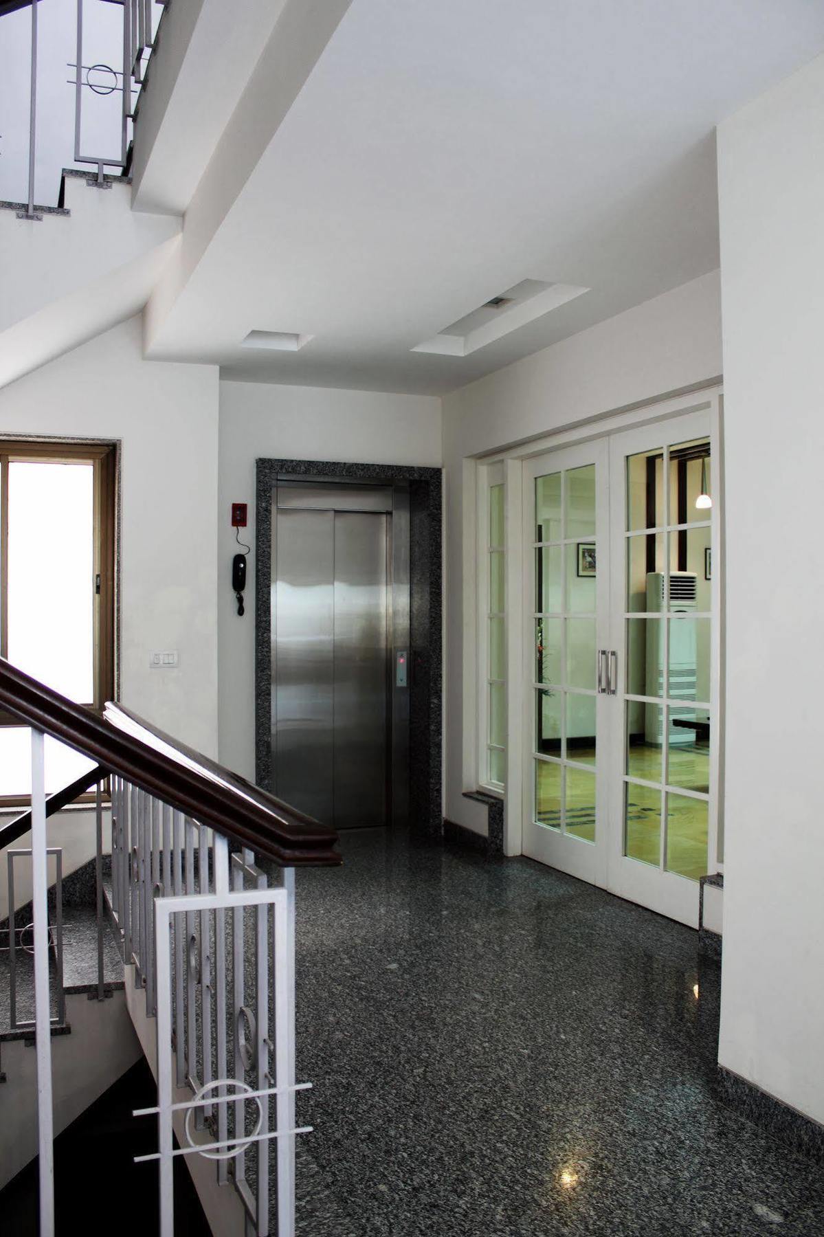Stately Suites Mg Road Gurgaon Zewnętrze zdjęcie